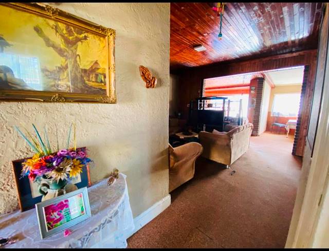 7 BEDROOM HOUSE FOR SALE IN BOKSBURG NORTH